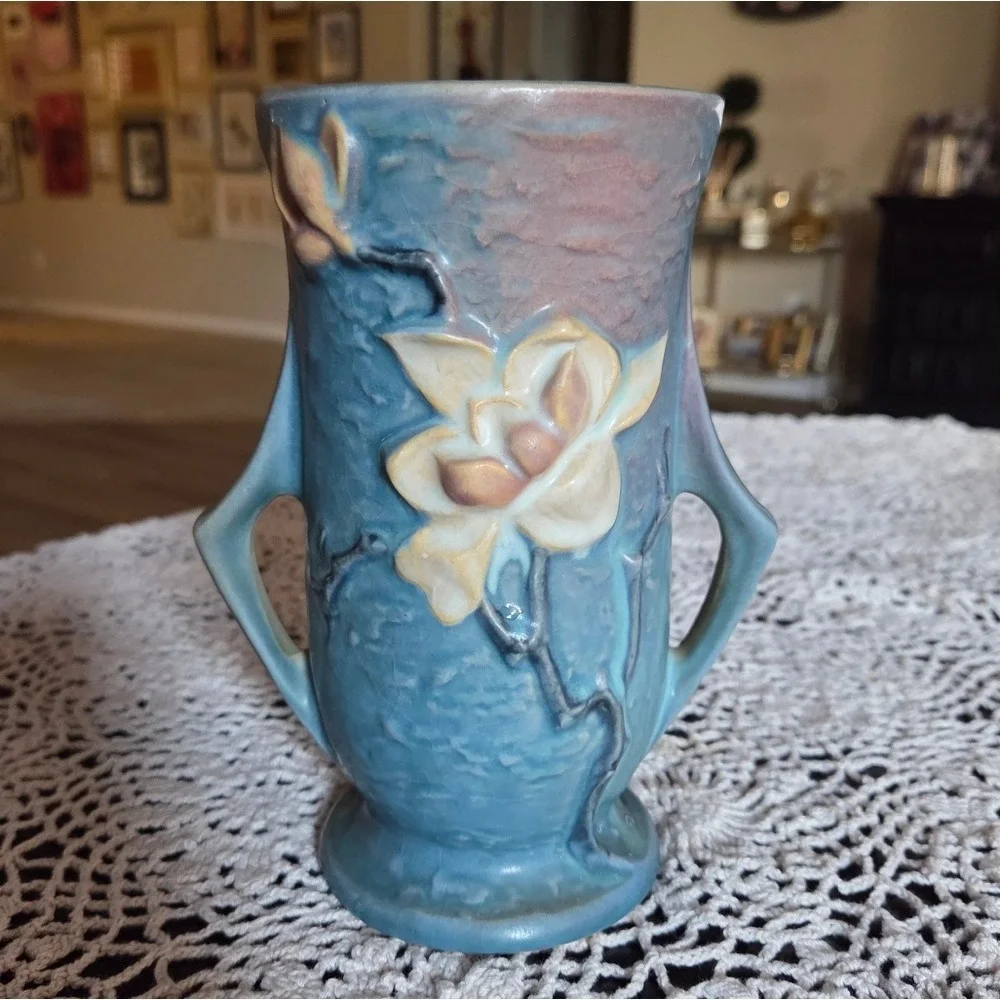 Roseville Pottery Magnolia‎ 89-7 Rare Blue, Pink, White Flower 2 Handled Vase